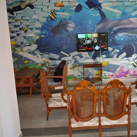 מלון & אלאניה