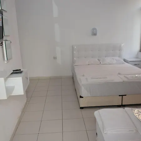 מלון & אלאניה